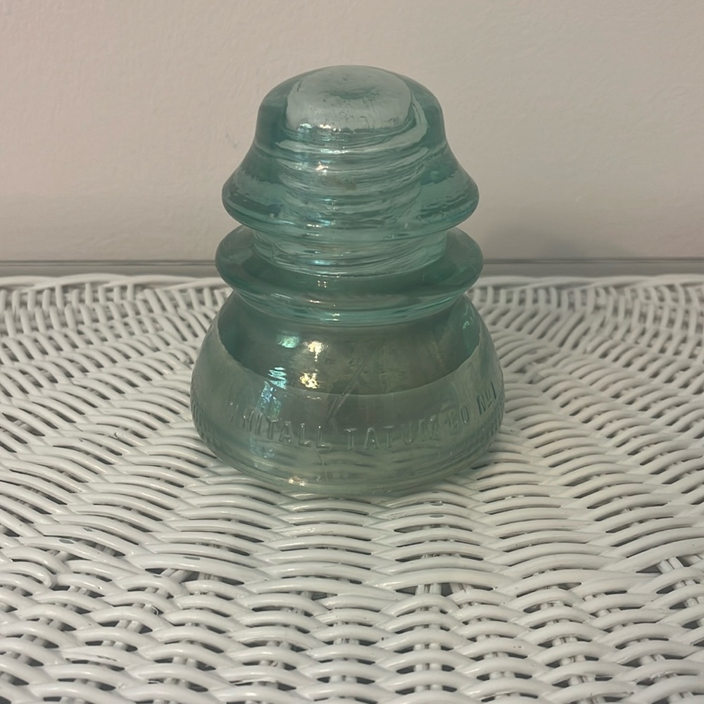Antique insulator